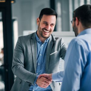 ein neuer Mitarbeiter wird begrüßt, Onboarding