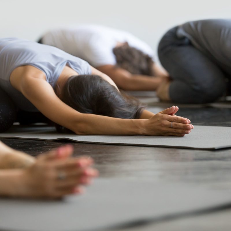 Mitarbeitende beim Yoga