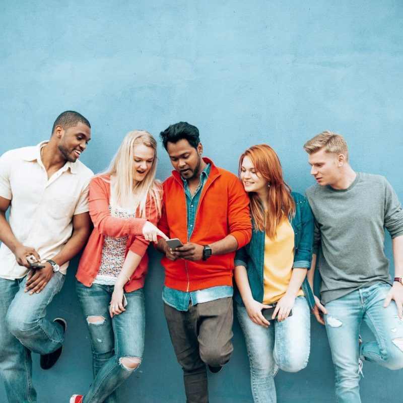 Junge-Leute Junge Erwachsene, Gruppe, Gespräch